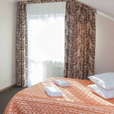 Veles Hotel Brovari Kültér fotó