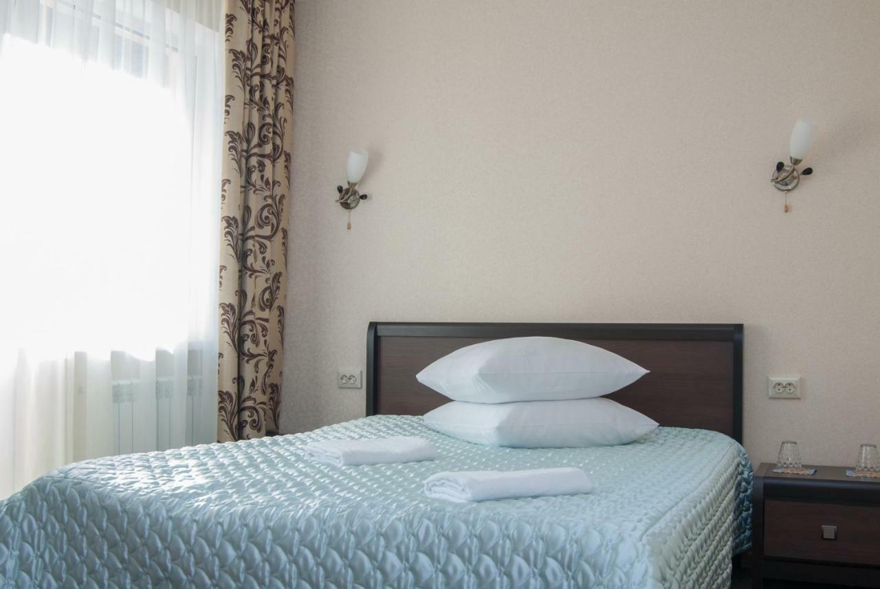 Veles Hotel Brovari Kültér fotó