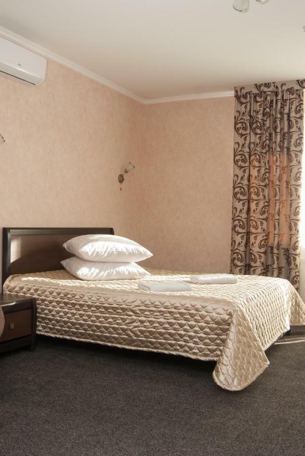 Veles Hotel Brovari Kültér fotó
