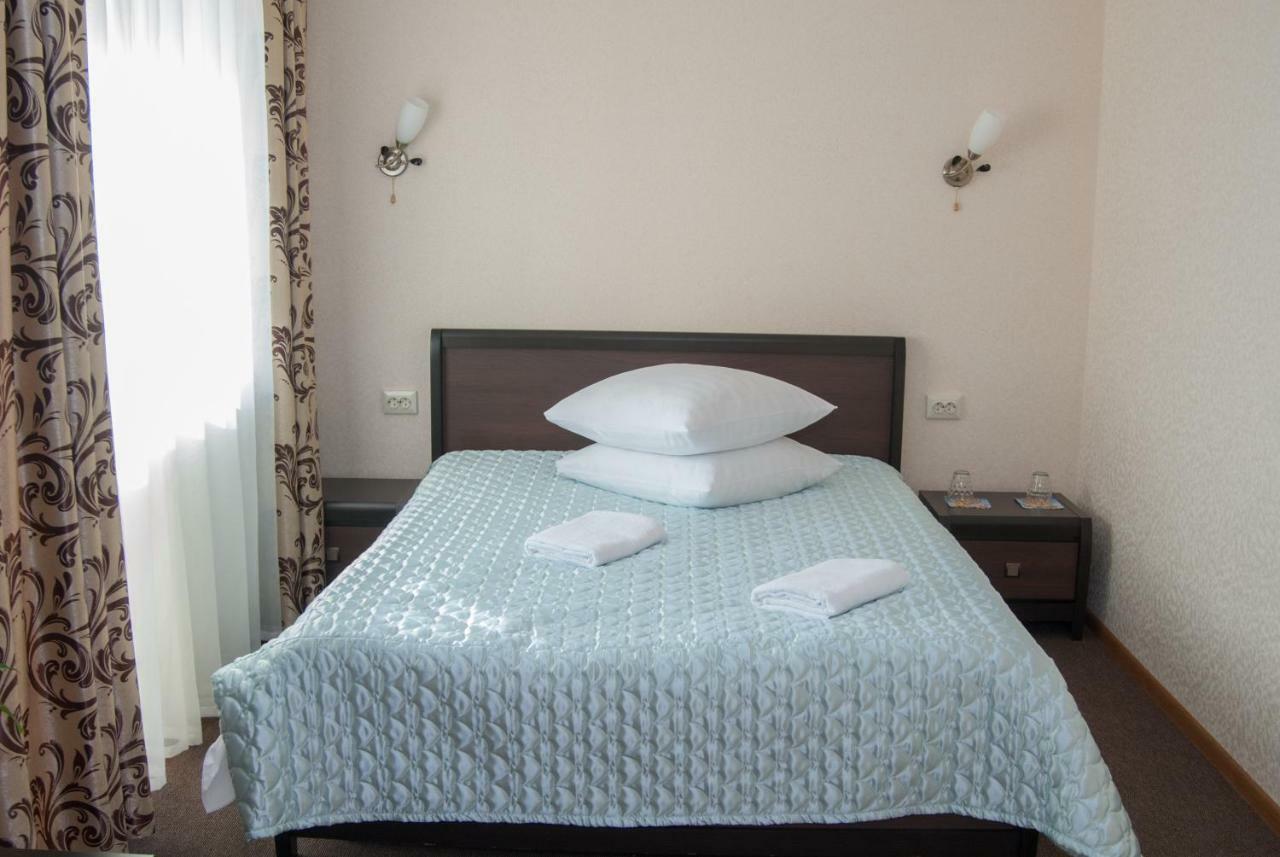 Veles Hotel Brovari Kültér fotó