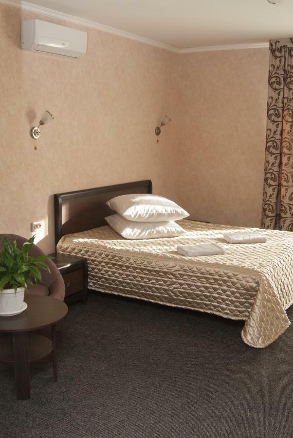 Veles Hotel Brovari Kültér fotó