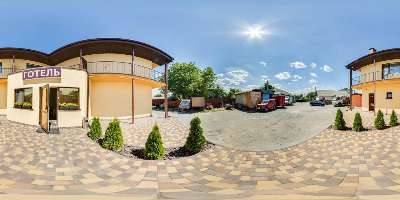 Veles Hotel Brovari Kültér fotó